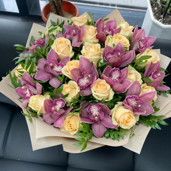 Букет с орхидеями и розами - фото 4