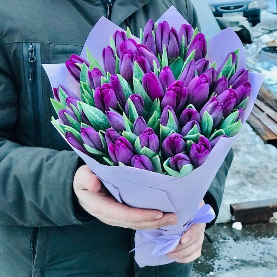 Букет из 51 фиолетового тюльпана - фото 3